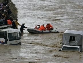 Наводнение в Турции: три украинца оказались в затопленных грузовиках