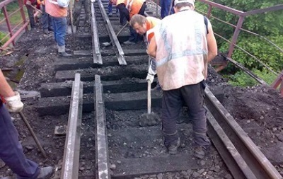 Ущерб от разрушений железных дорог на Донбассе оценили почти в миллиард