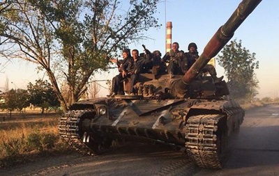 Українські танки покинули східну частину Маріуполя - журналіст