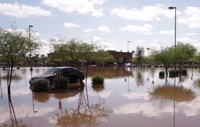 На заході США сильні дощі затопили кілька міст