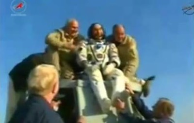 Капсула з трьома членами екіпажу МКС успішно приземлилась у Казахстані 