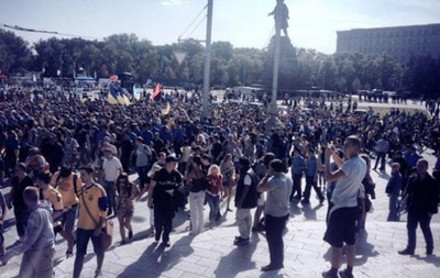 Ультрас Металіста і Дніпра провели марш на підтримку української армії