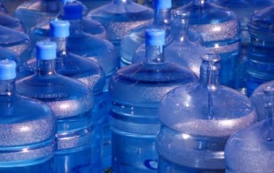 Українські компанії підвищили ціни на питну воду - ЗМІ