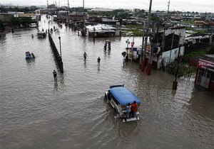Стихия в Азии: Японию заливают дожди, Филиппины приходят в себя после тайфуна