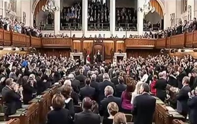 Парламент Канади стоячи аплодував Порошенкові