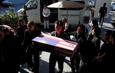В Малайзию доставили тела трех погибших в катастрофе Боинга-777