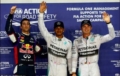 Формула-1: Хэмилтон выигрывает поул-позицию на Гран-при Сингапура