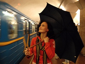 Фотогалерея: Дождливый вечер в киевском метро