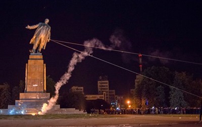 Милиция закрыла дело о сносе памятника Ленину в Харькове