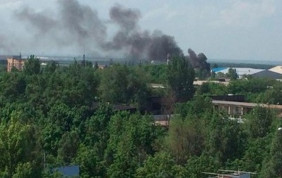 У Донецький металопрокатний завод влучив снаряд, одна людина загинула