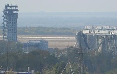 Сепаратисти захопили два термінали Донецького аеропорту – Семенченко