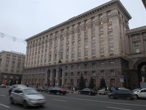 В Киеве демонтируют памятник советскому деятелю Петровскому