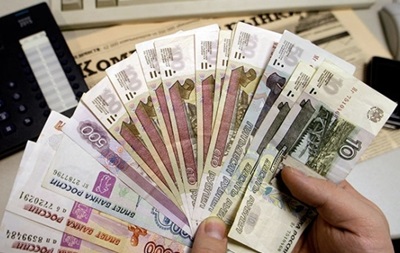 Російський рубль знову впав до рекордно низького рівня 