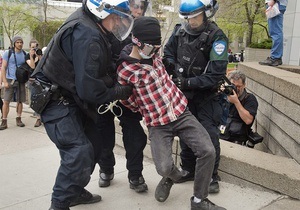Канадский парламент запретил надевать маски на демонстрации