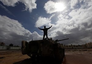Очевидец: Некоторые районы Триполи контролируются противниками Каддафи