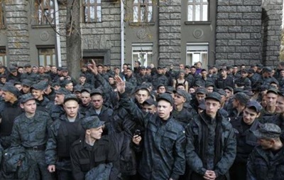 Митингующие солдаты небольшими группами начали покидать Банковую  