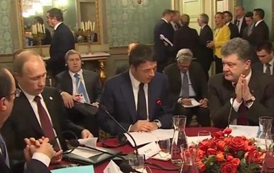 Зустріч президентів у Мілані: Порошенко склав руки, а Путін гортав буклет 
