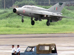 В Индии разбился МиГ-21, пилот катапультировался