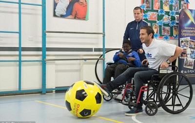 Лемпард на інвалідному візку дав майстер-клас дітям з обмеженими можливостями 