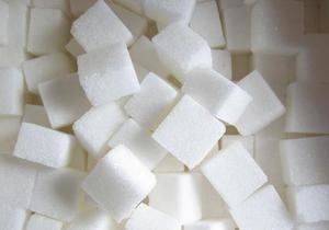Азаров заверил, что украинцы могут  брать сахар мешками 