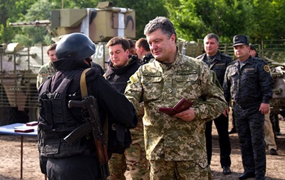 Для голосования на выборах в Верховную Раду 2014 Порошенко поручил собрать заявления солдат