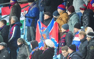На матче Лиги чемпионов без зрителей россияне вывесили флаг Новороссии