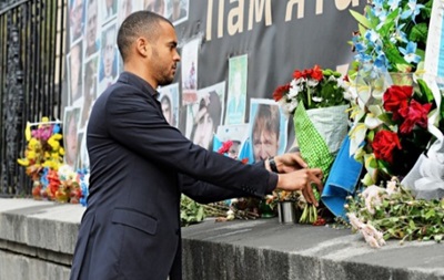 Легія перед матчем з Металістом вшанувала пам ять загиблих на Майдані