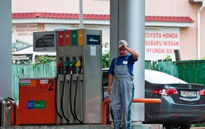 Украинцы стали меньше покупать бензин