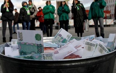 Курс рубля падает