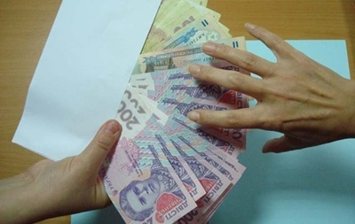 В Украине каждый пятый офисный работник получает зарплату  в конверте 