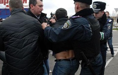 У Хмельницькому затримали чоловіків, які представилися терористами з ДНР 