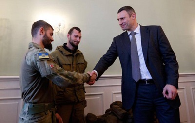 Братья Кличко передали украинским военным аптечки на сумму 200 тысяч долларов