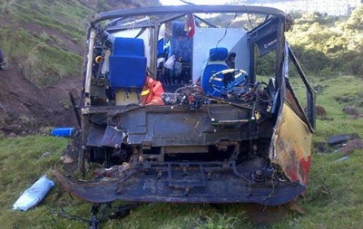 Автобус упал в ущелье в Эквадоре: погибли 15 человек