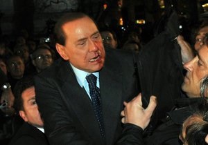 В палату к Берлускони пытался проникнуть неизвестный