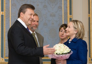 Янукович попросил Клинтон поддержать курс Украины на евроинтеграцию