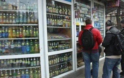 Міліція разом з Правим сектором очистить Київ від алкогольних кіосків