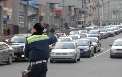 Синоптики попереджають про ожеледицю на дорогах України