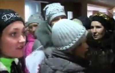  Голодный бунт . В Енакиево десятки женщин требовали социальных выплат