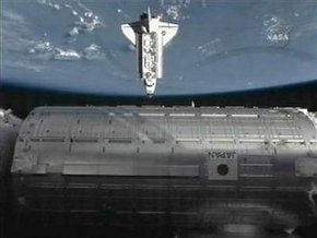 Шаттл Endeavour успешно пристыковался к МКС