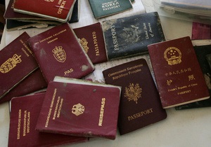 Двое россиян предъявили украинским пограничникам паспорта граждан мира