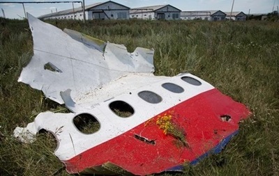 На месте крушения Боинга 777 под Донецком продолжается поиск останков пассажиров