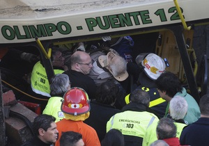 В Буэнос-Айресе автобус столкнулся с двумя поездами: семь погибших, более 170 раненых