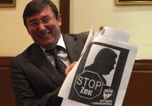 ПР заявила, что нашла в офисе Самообороны 10 тонн листовок, дискредитирующих Януковича