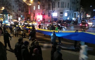 У річницю Майдану Харковом пройшлися зі 100-метровим прапором України