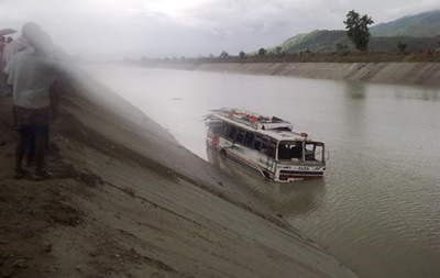 При крушении автобуса в Непале погибли 47 человек 