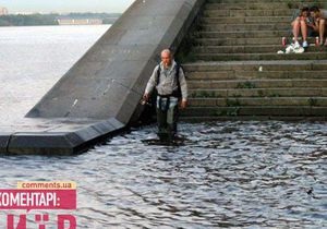Новости Киева: В Киеве на Набережном шоссе вода затопила переходы
