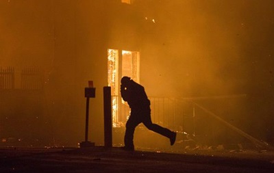 Поджоги и погромы в Фергюсоне - репортаж