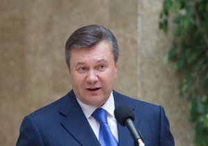 Янукович подписал закон о запрете курения в помещениях и на улицах