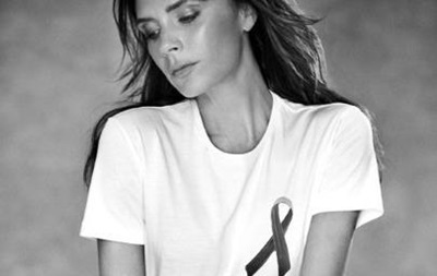 Вікторія Бекхем випустила колекцію футболок до дня боротьби зі СНІДом