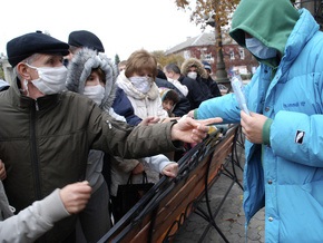 До 15 ноября Кабмин выделит украинцам 95 млн марлевых повязок